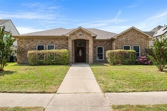 Building Photo - 8406 Willowbrook Dr