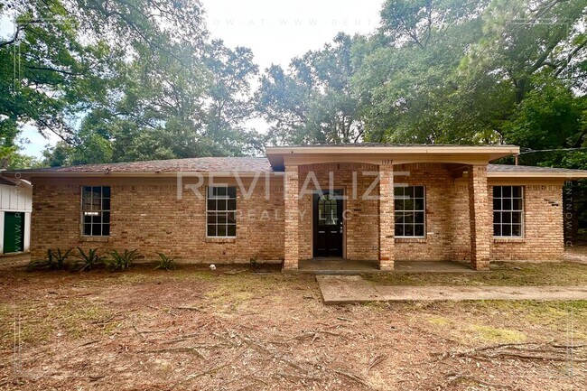 Building Photo - $0 Deposit! 3 Bedroom/1 Bathroom Home in M...