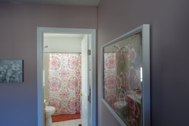Foto del edificio - Beautiful 3BR Home with Solar Panels in Winslow Farm!