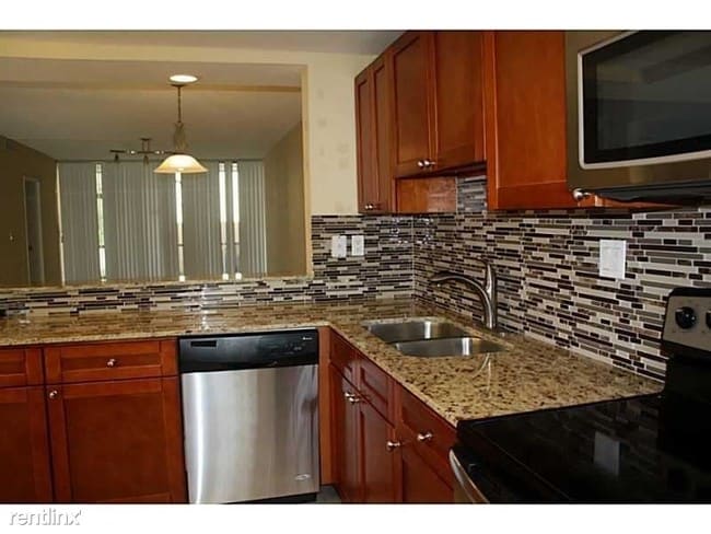 Building Photo - 8425 Forest Hills Dr