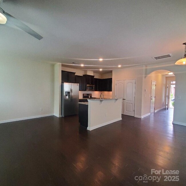 Foto del edificio - 4033 Black Walnut Wy