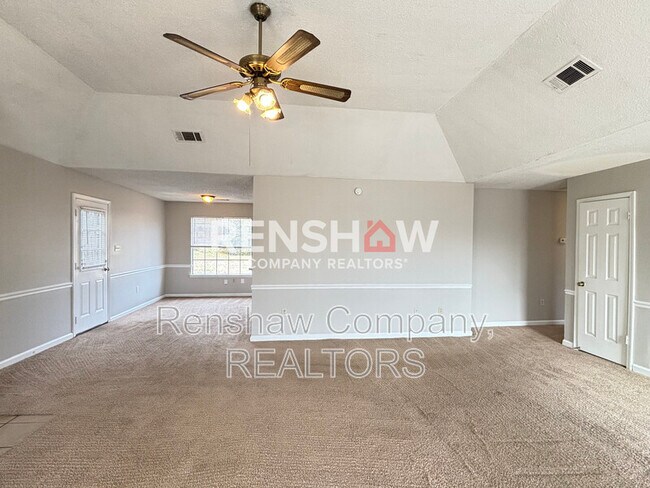 Building Photo - 6568 Pine Top Cir S