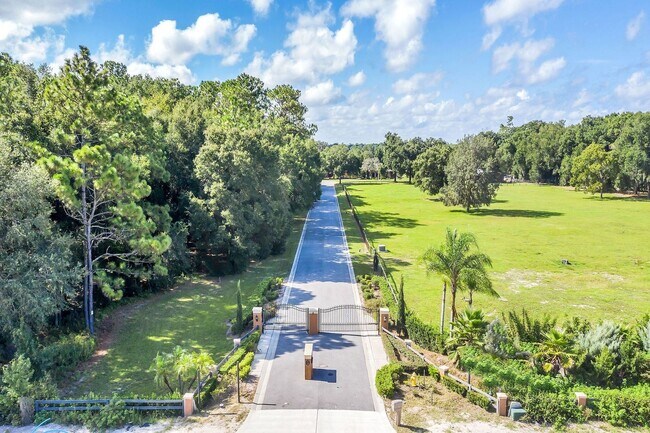 Foto del edificio - 5 br, 3.5 bath House - 7925 W State Road 46