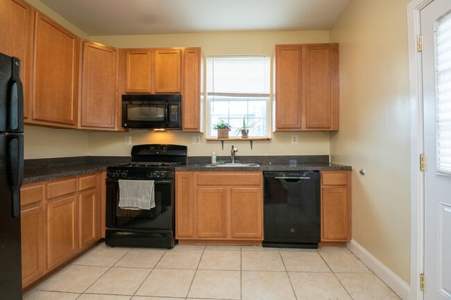 Building Photo - 524 Somerset Pl NW