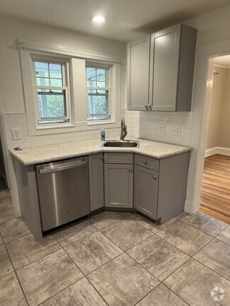 Building Photo - 555 North St