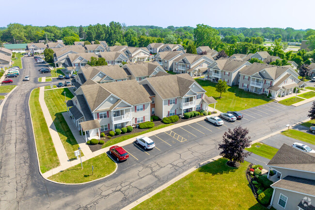 Building Photo - Fetzner Square Apartments & Townhouses