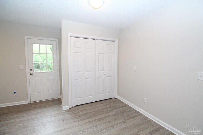 Foto del edificio - 9016 Bowman Ave