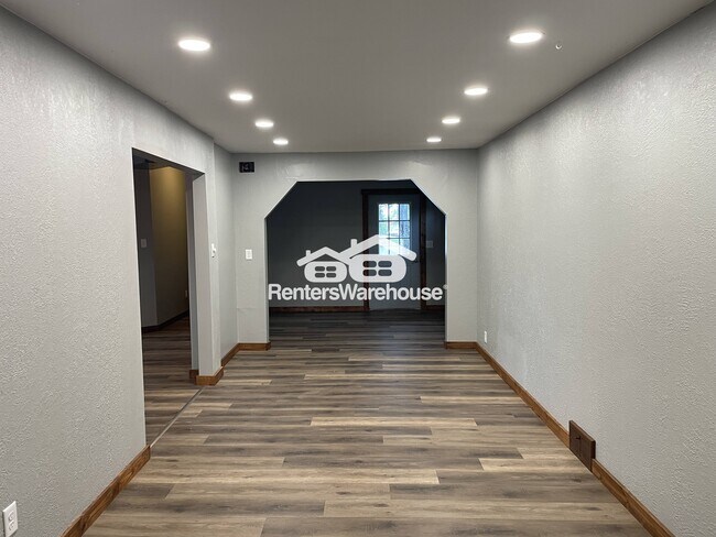 Foto del edificio - 1496 E Division Ave