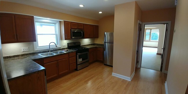 Kitchen - 5365 N Magnet Ave