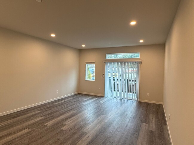 Foto del edificio - New! 3BD/3BTH Modern Townhouse in Cathcart...