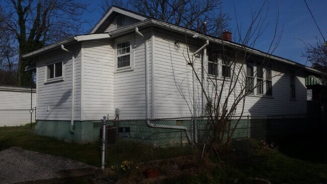 Foto del edificio - Two Bedroom One Bath Newly Renovated Charleston Home