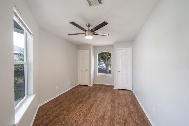 Building Photo - 3002 Crownover St