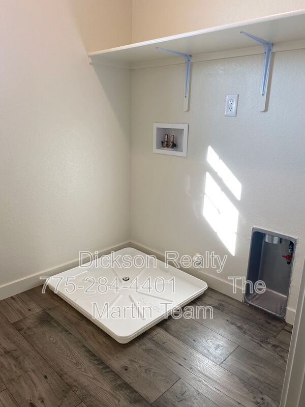Foto del edificio - 6608 Barn Stall Way