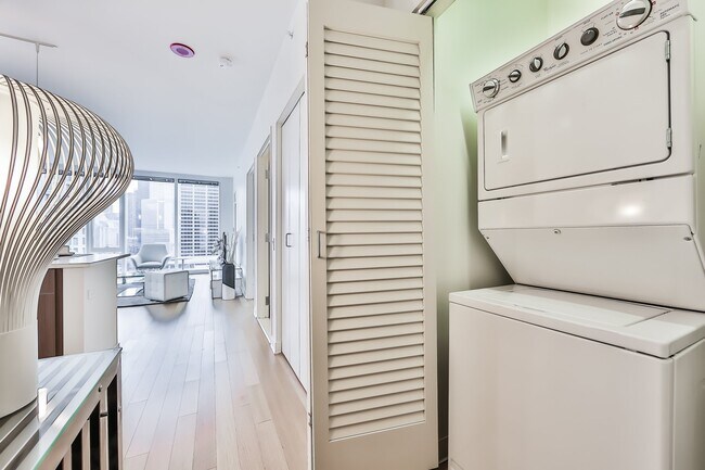 Photo - 352 E North Water St Apartment