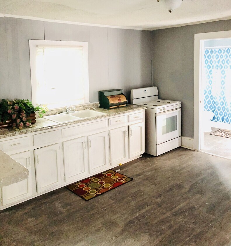 Primary Photo - COMING SOON! Beautiful 3 bed Home!!! DEPOS...