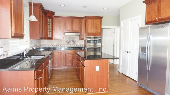 Foto del edificio - 7133 Holmfield Rd