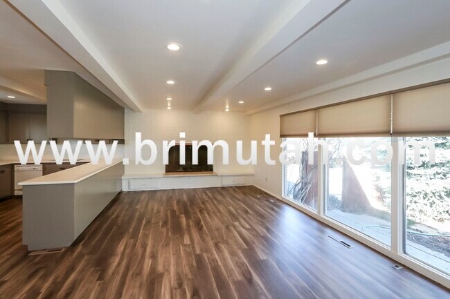Foto del edificio - 3707 E Forest Hills Dr