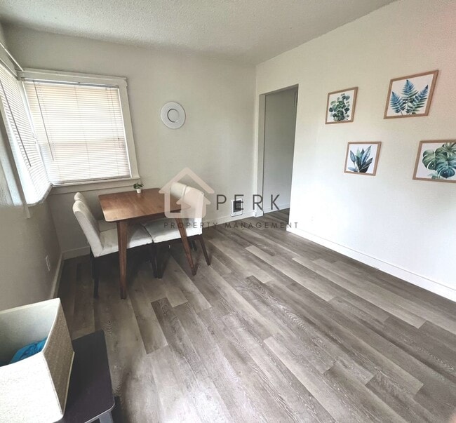 Building Photo - 1 Bed / 1 Bath Parkland Cottage