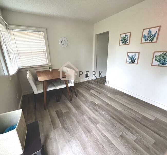 Foto del edificio - 1 Bed / 1 Bath Parkland Cottage