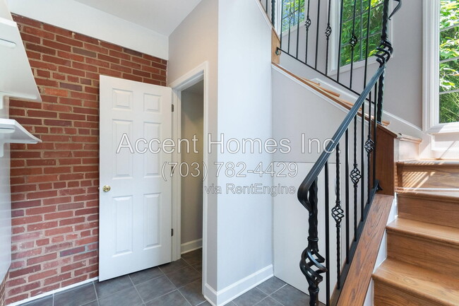 Building Photo - 813 31st St S