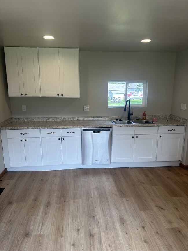 Kitchen counters - 700 W Main St