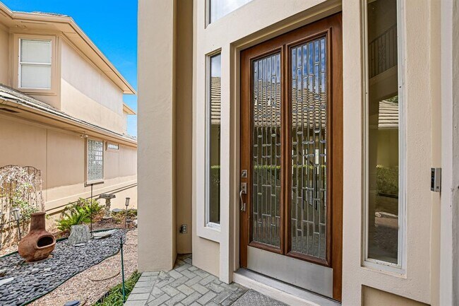 Building Photo - 4545 Golf Vista Dr