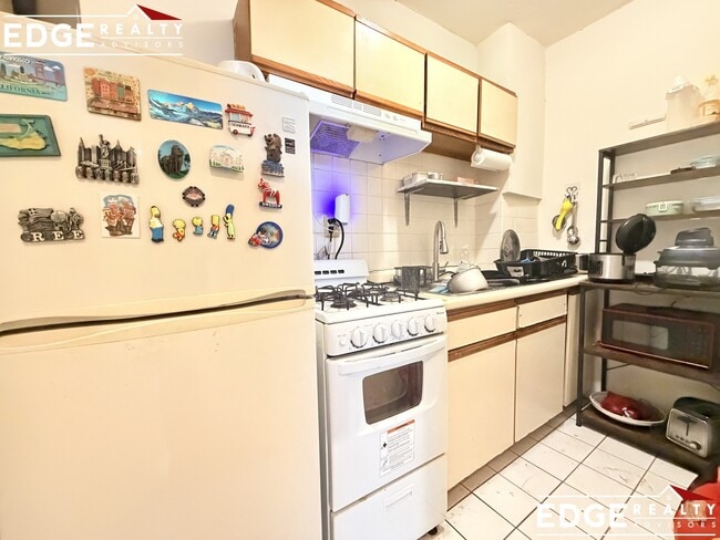 Photo - 160 Strathmore Rd Apartment