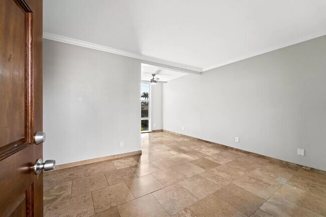 Foto del edificio - 1472 Iris Ave