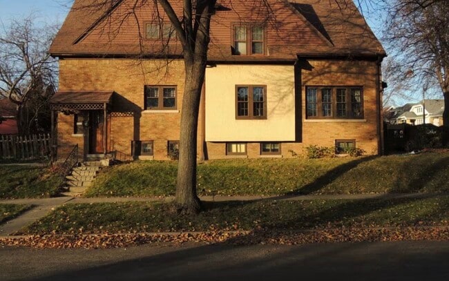 Building Photo - 6310 W Meinecke Ave