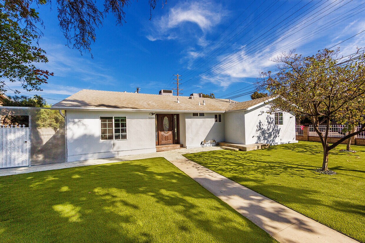 Foto principal - 5202 Woodman Ave