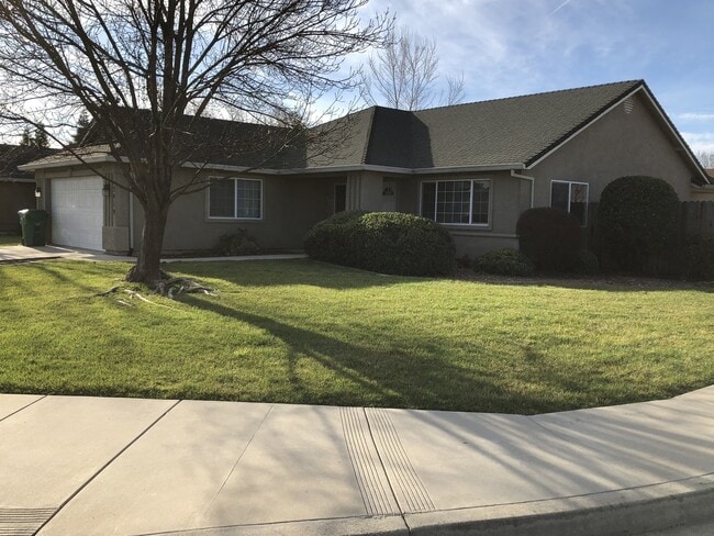 Foto del edificio - Great Anderson Location on Corner Lot, 3 Bedroom, 2 Bath Home