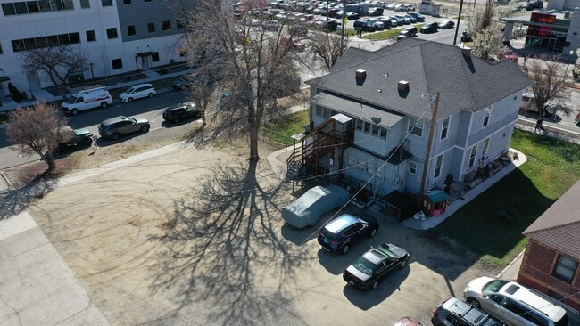 Building Photo - 405/407 W 5th Street