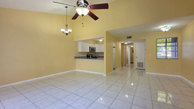 Building Photo - FOR RENT 3 bedroom, 2 bathroom townhome