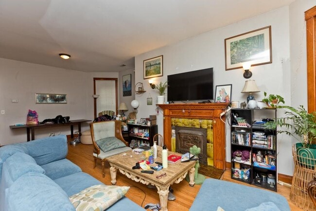Building Photo - 4 bedroom in Chicago IL 60626