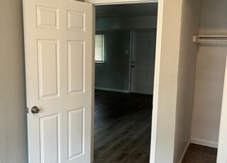Building Photo - 332 Banff Cir