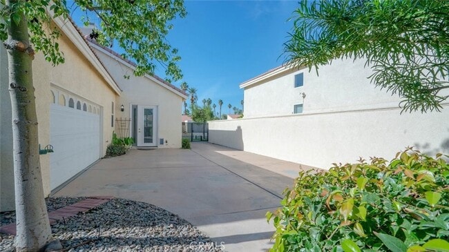 Building Photo - 49142 Barrymore St