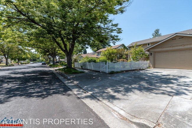 Foto del edificio - 3 br, 2 bath House - 2237 Montezuma Drive