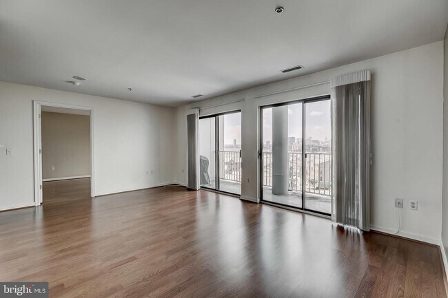Building Photo - 2702 Lighthouse Point E