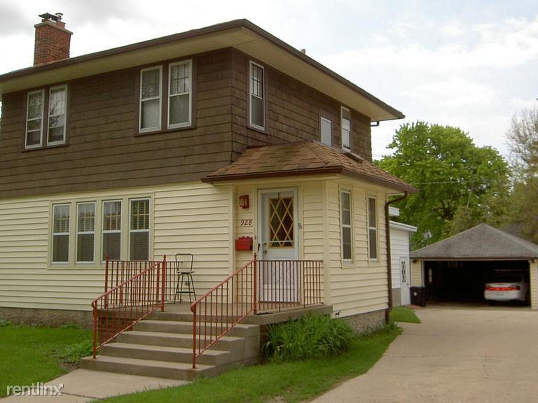 Primary Photo - 4 br, 2 bath House - 928 Lake Michigan Dr NW