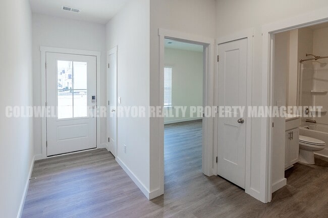 Building Photo - 7492 Bendire Lp