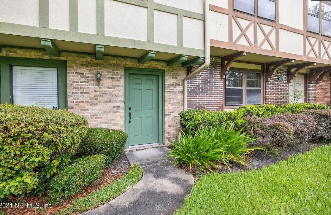 Primary Photo - 8191 Trafalgar Sq