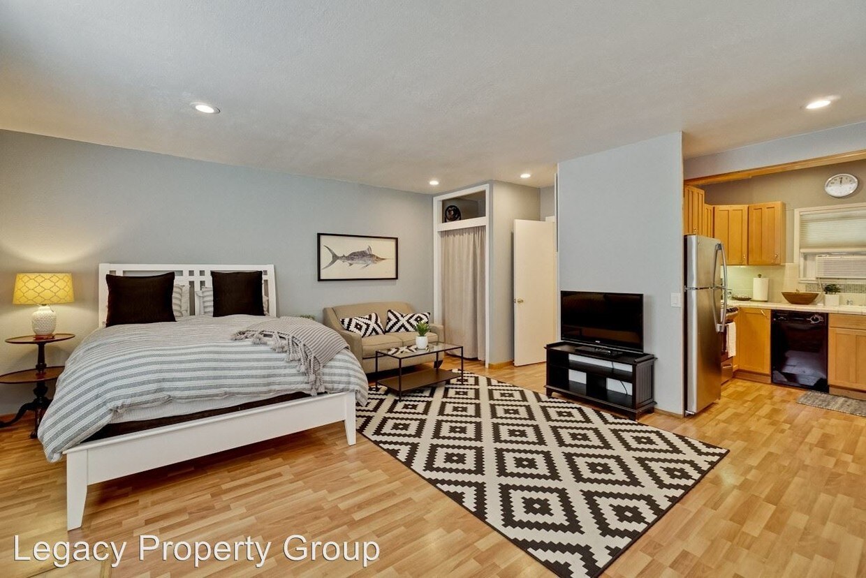 Foto principal - Studio, 1 bath House - 10465 Orange Ave