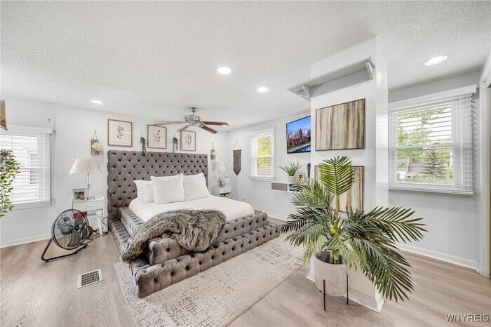 Building Photo - Welcome to this beautifully updated, move-...