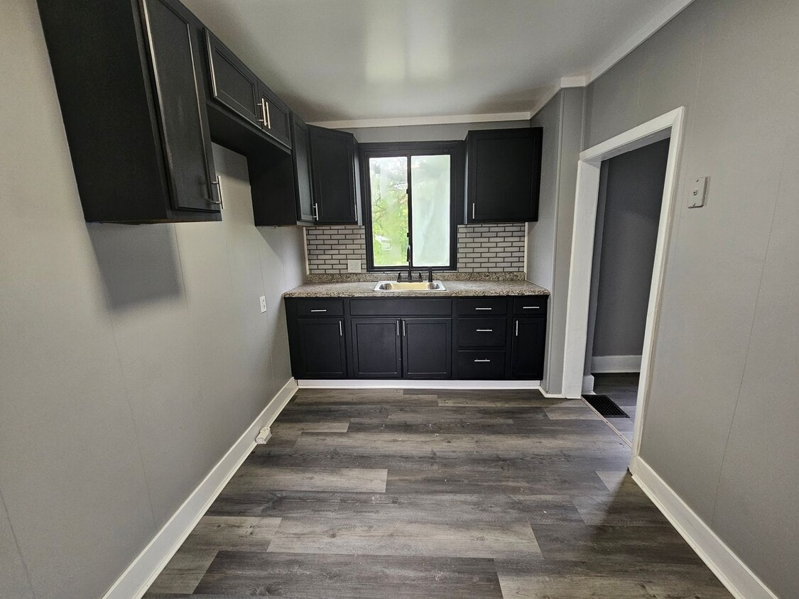 Primary Photo - Fully updated 1 bedroom 1 bath apartment f...