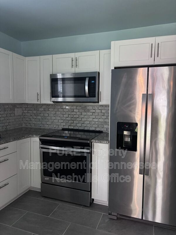 Building Photo - 3715 Hilltop Ln