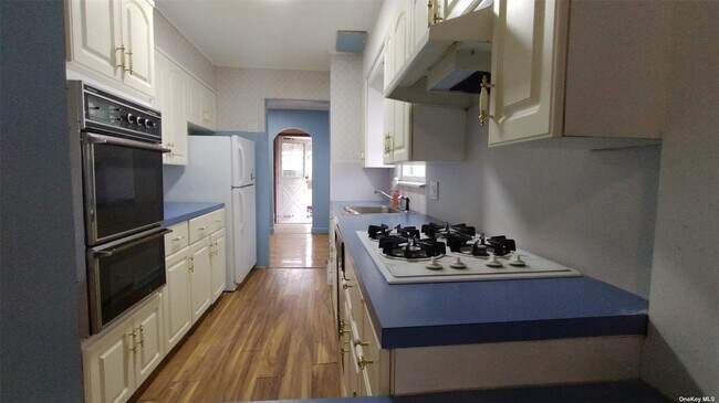 Foto del edificio - 84 Gardner Ave
