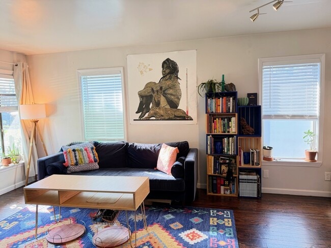 Building Photo - 3004 E 18th St