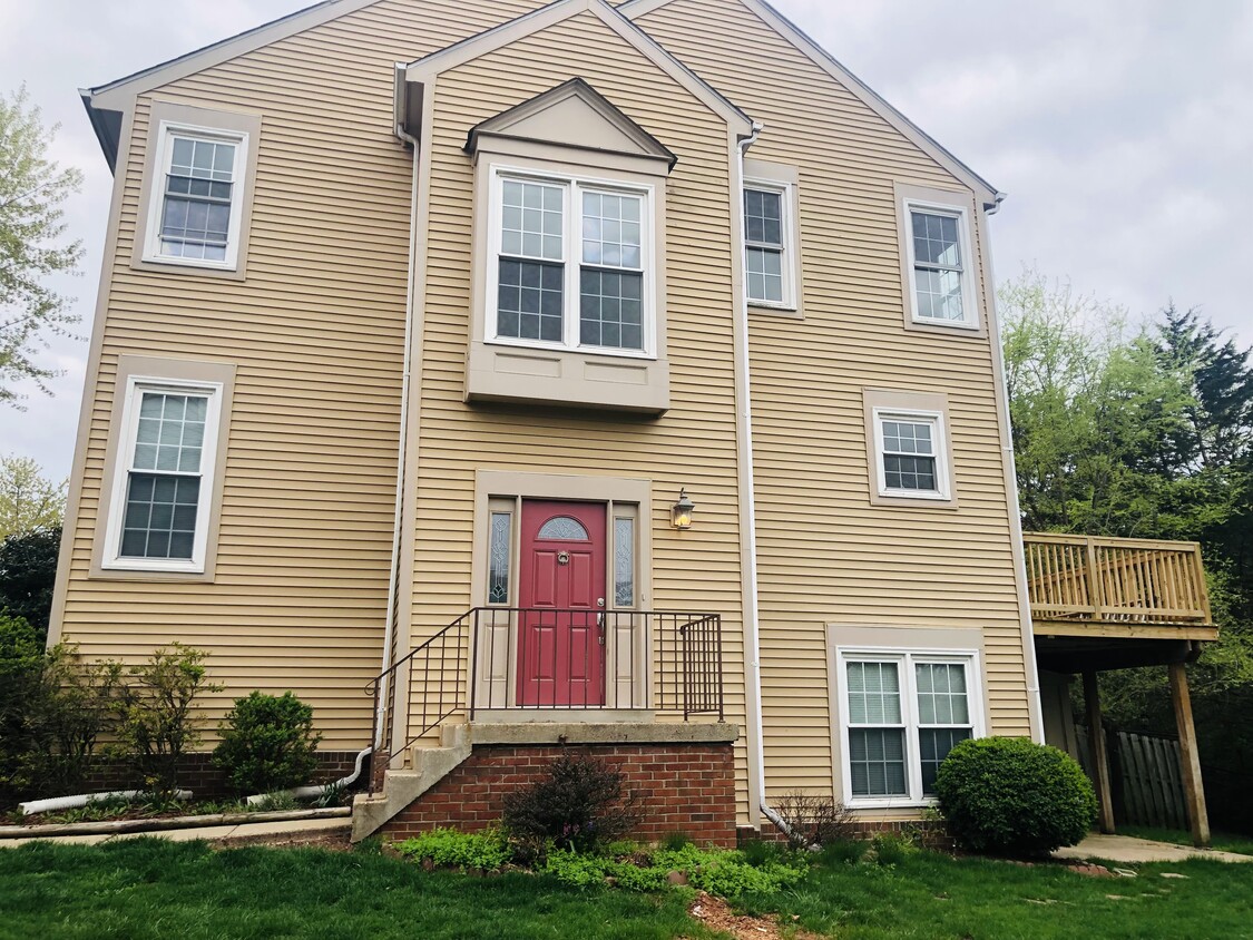 Basement apartment located in this town house - 46808 Trumpet Cir