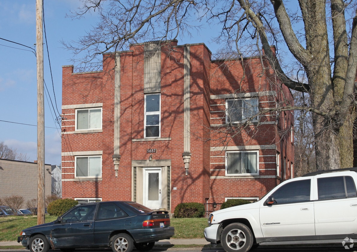 Foto del edificio - 5657 Montgomery Rd