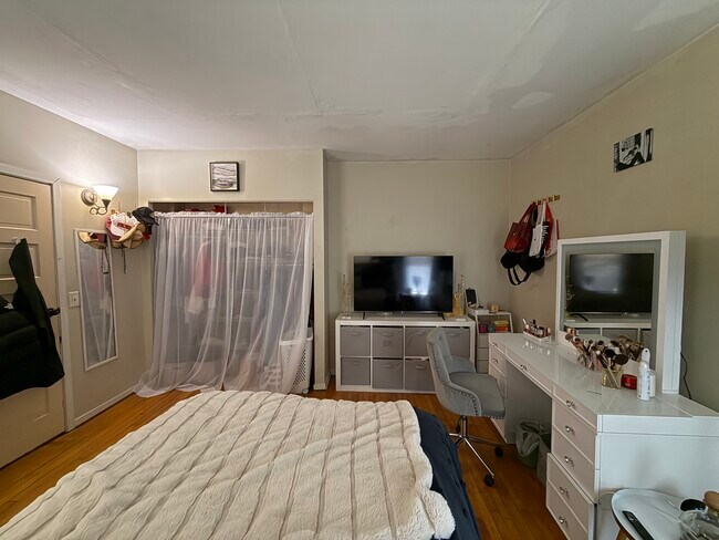 Foto del edificio - 405 E Johnson St